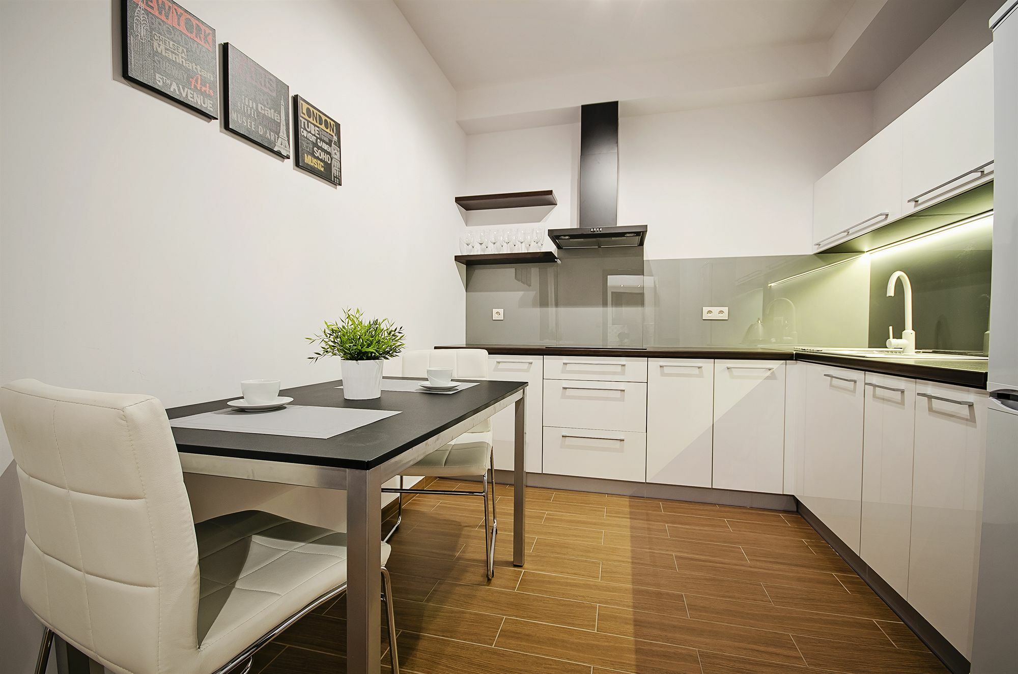 Angel City Center Krakow Aparthotel Екстериор снимка